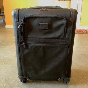 Tumi Alpha 2 Continental Expandable Carry-On